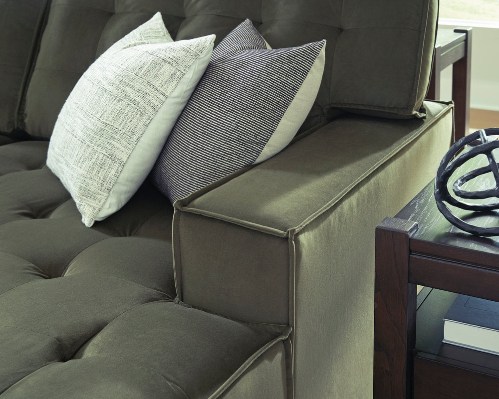 Ashley 617-02 - Sectional **NEW ARRIVAL**