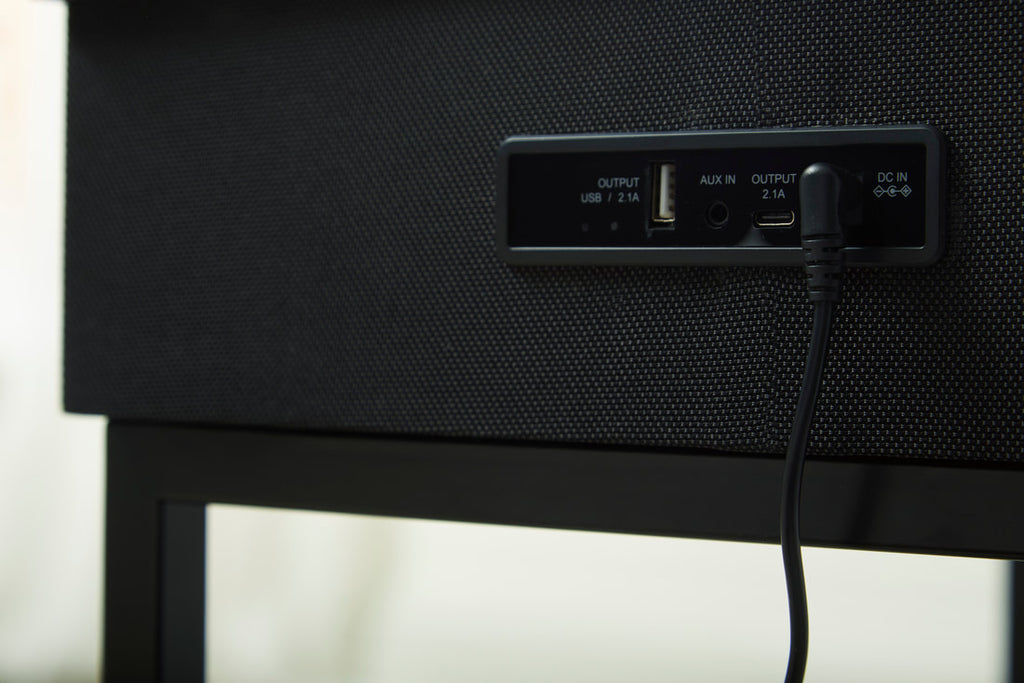 A4000643 Accent Table With Speaker 